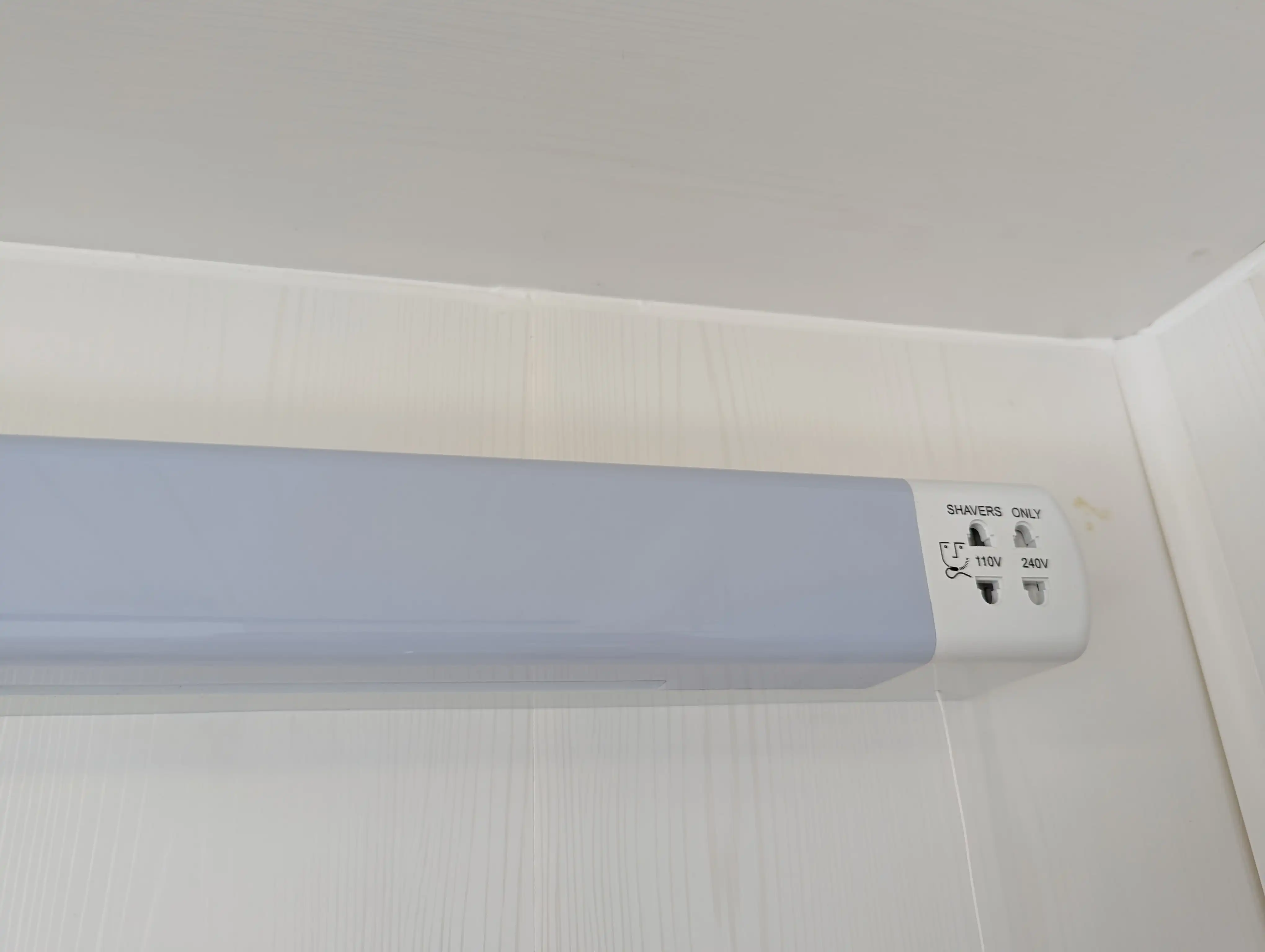 Shaver Socket